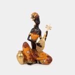 figura-de-mujer-sentada-con-vestido-guitarra-y-jarra-7701016746137