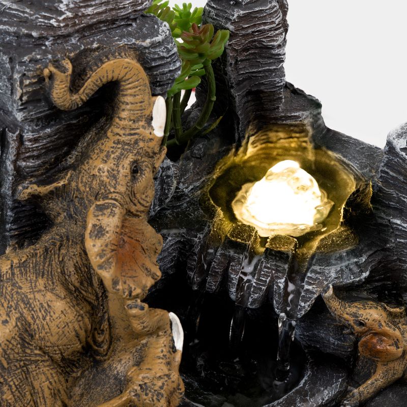 fuente-decorativa-de-20-5-x-24-5-cm-diseno-elefantes-plantas-rocas-3-7701016757263