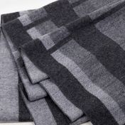 Pashmina de líneas gris claro