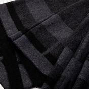 Pashmina de líneas gris oscuro con negro