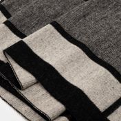 Pashmina de líneas negra con gris claro