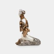 Figura de 16.8 cm mujer sentada con saxofón