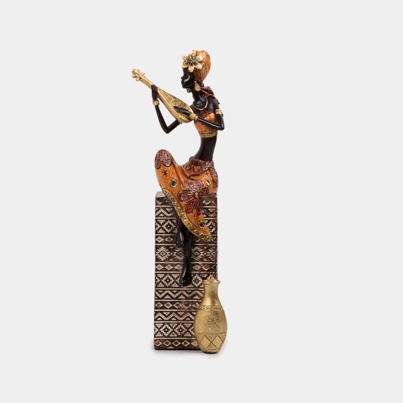 figura-de-37-5-cm-mujer-sentada-con-ukelele-jarron-7701016746083