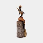 figura-de-37-5-cm-mujer-sentada-con-ukelele-jarron-2-7701016746083