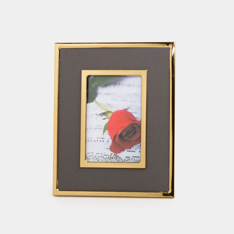 portarretrato-gris-con-borde-de-metal-dorado-24-8-x-19-8-cm-7701016714198