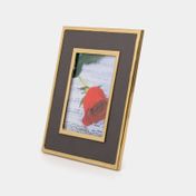 Portarretrato de 28.3 x 23.3 cm con borde de metal dorado