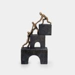 figura-de-21-x-10-8-x-5-cm-3-escaladores-3-7701016742108