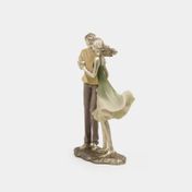 Figura de 24.5 cm pareja manos en forma de corazón