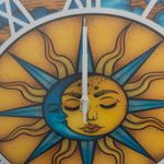 reloj-de-pared-circular-40-cm-luna-sol-amarillo-con-azul-3-7701016715829