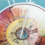 reloj-de-pared-circular-50-cm-multicolor-con-borde-dorado-3-7701016715836