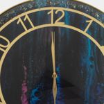 reloj-de-pared-circular-50-cm-manchas-multicolor-con-borde-dorado-3-7701016785884