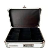 Caja menor con clave de 3 dígitos