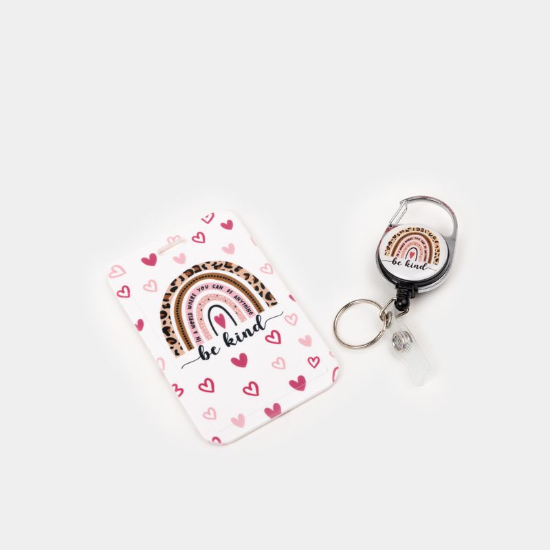 portacarnet-vertical-con-yoyo-retractil-diseno-corazones-7701016845700