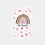 portacarnet-vertical-con-yoyo-retractil-diseno-corazones-2-7701016845700