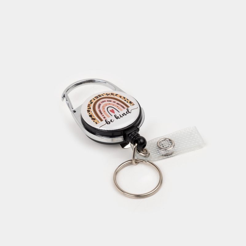 portacarnet-vertical-con-yoyo-retractil-diseno-corazones-3-7701016845700