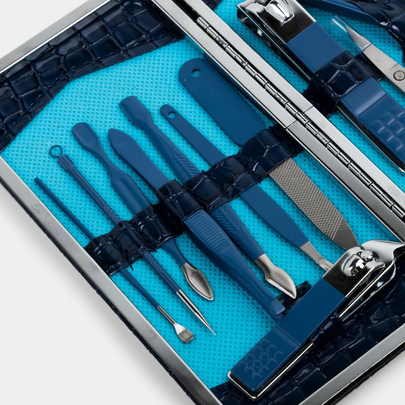 set-de-manicure-x12-piezas-con-estuche-azul-4-7701016124256
