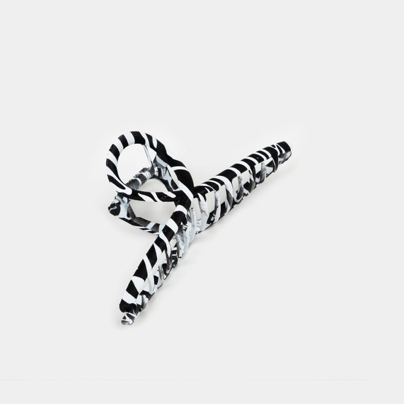 pinza-en-metal-para-cabello-4-3-x-11-cm-negro-blanco-2-7701016126045