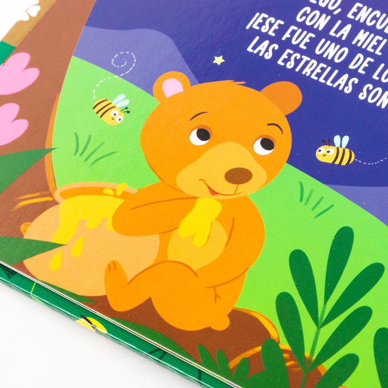 bajo-las-estrellas-un-libro-luminoso-5-9789915677941
