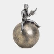 Figura de 23.8 x 14.5 cm hombre leyendo sobre esfera